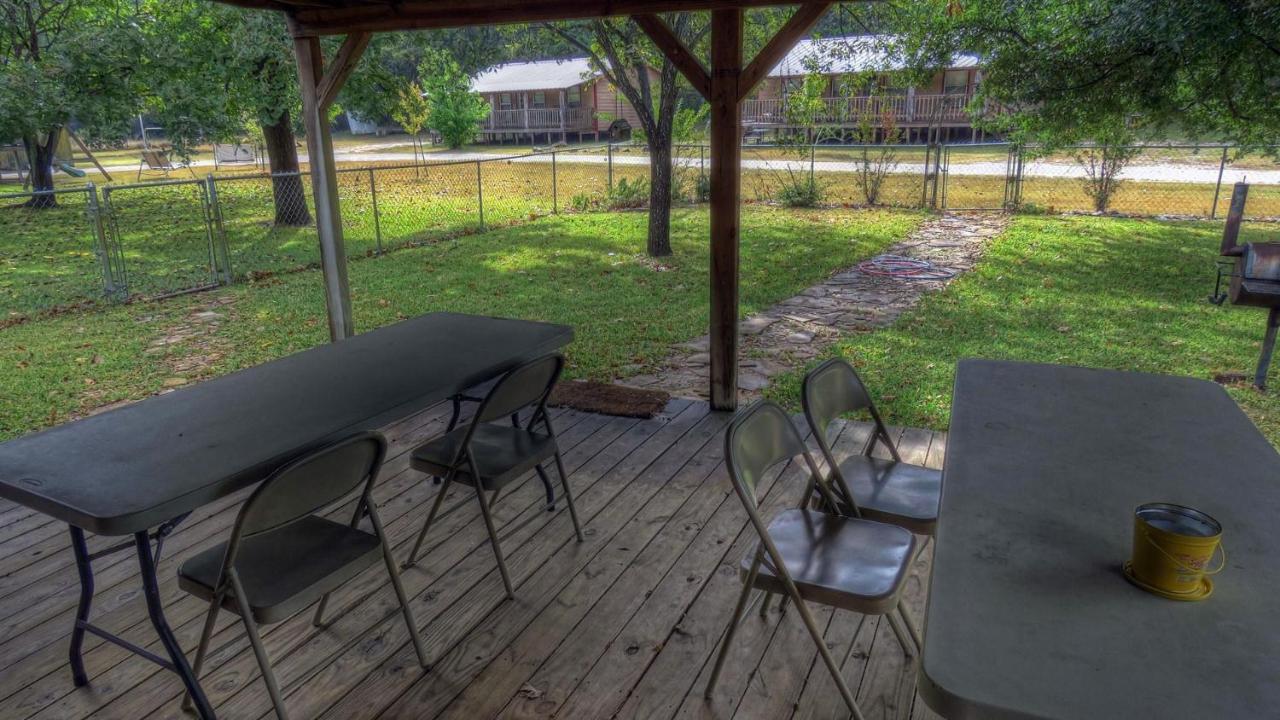 Готель Riverstone Cabins Leakey Екстер'єр фото